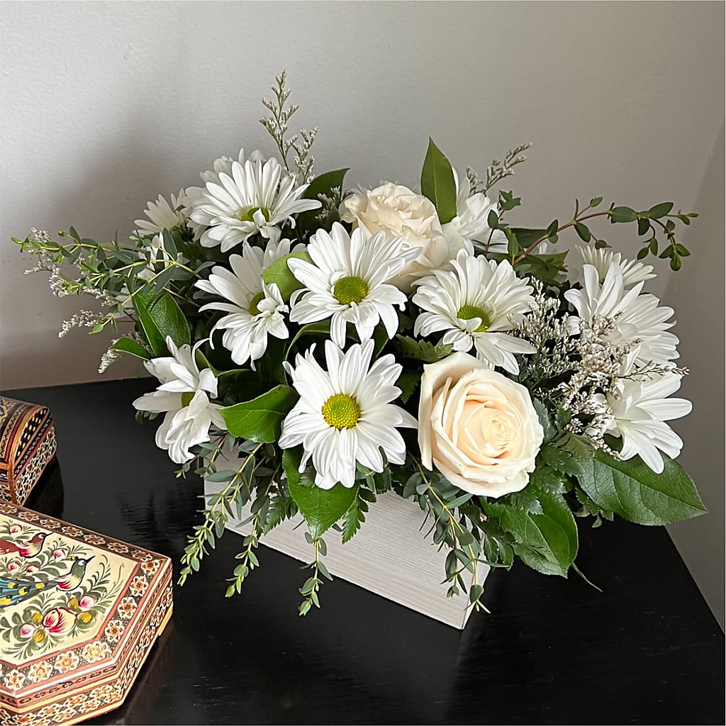 Fresh Linen Box Bouquet – Minish And Potts Llc, Crestwood KY