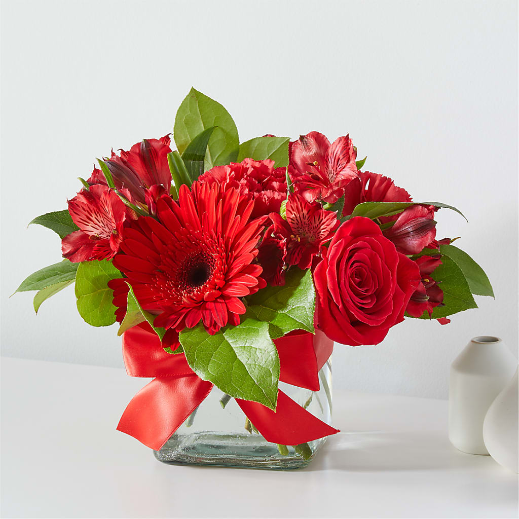 Red Hot Bouquet – Minish And Potts Llc, Crestwood KY
