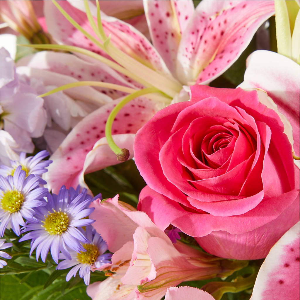 Pressing Petals Bouquet –  Minish And Potts Llc, Crestwood KY