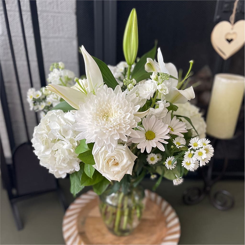 Classic Ivory – A Florist Original –  Minish And Potts Llc, Crestwood KY
