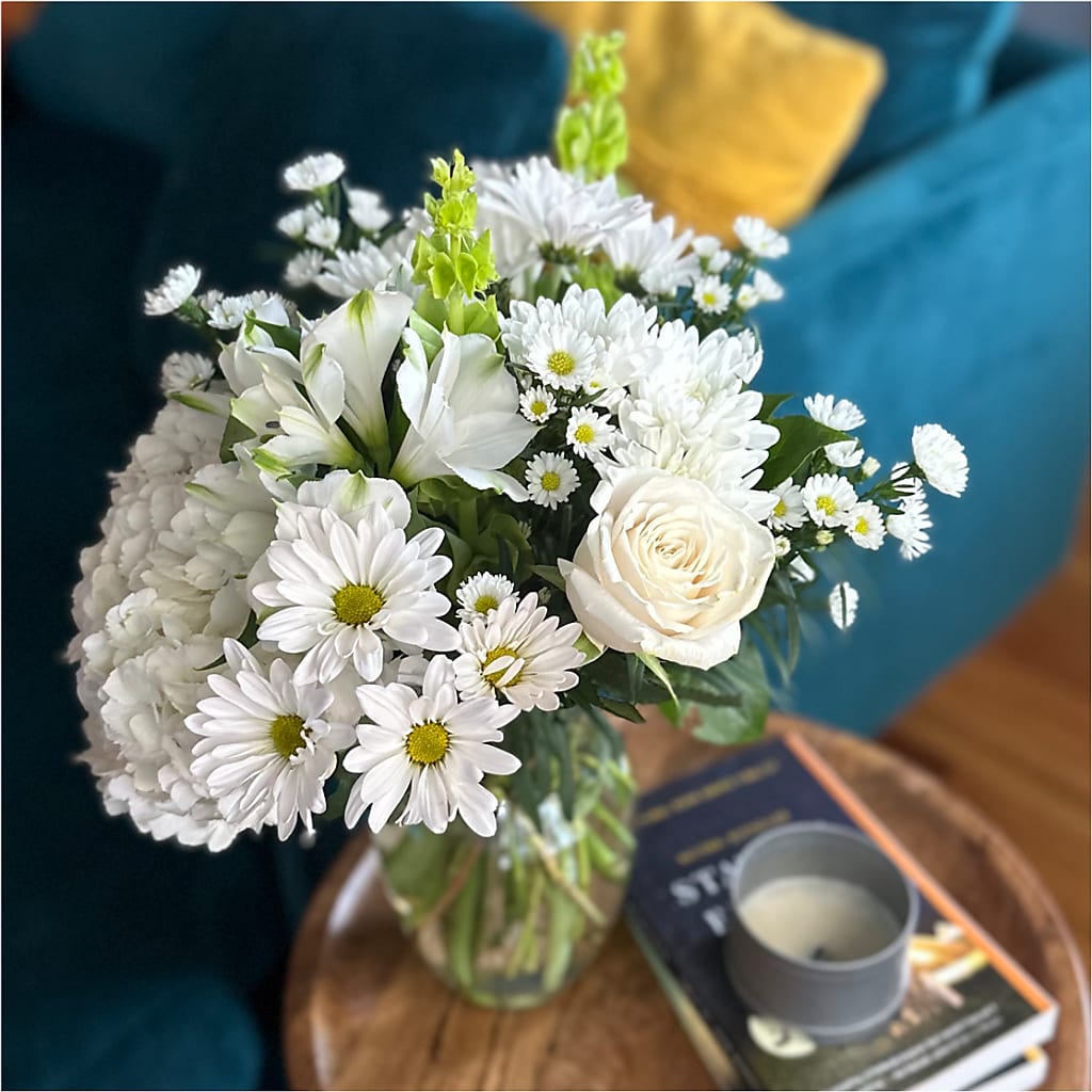 Classic Ivory – A Florist Original –  Minish And Potts Llc, Crestwood KY