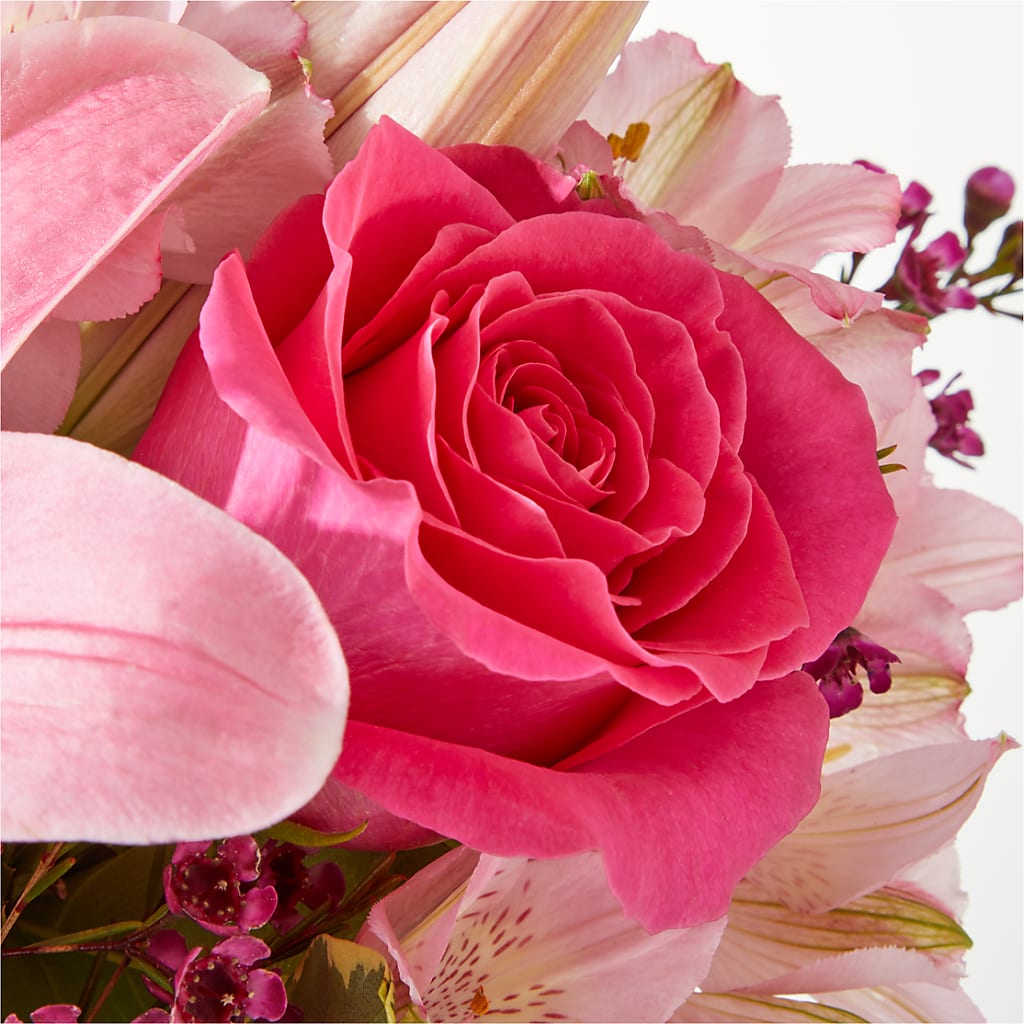 Lucky in Love Bouquet –  Minish And Potts Llc, Crestwood KY